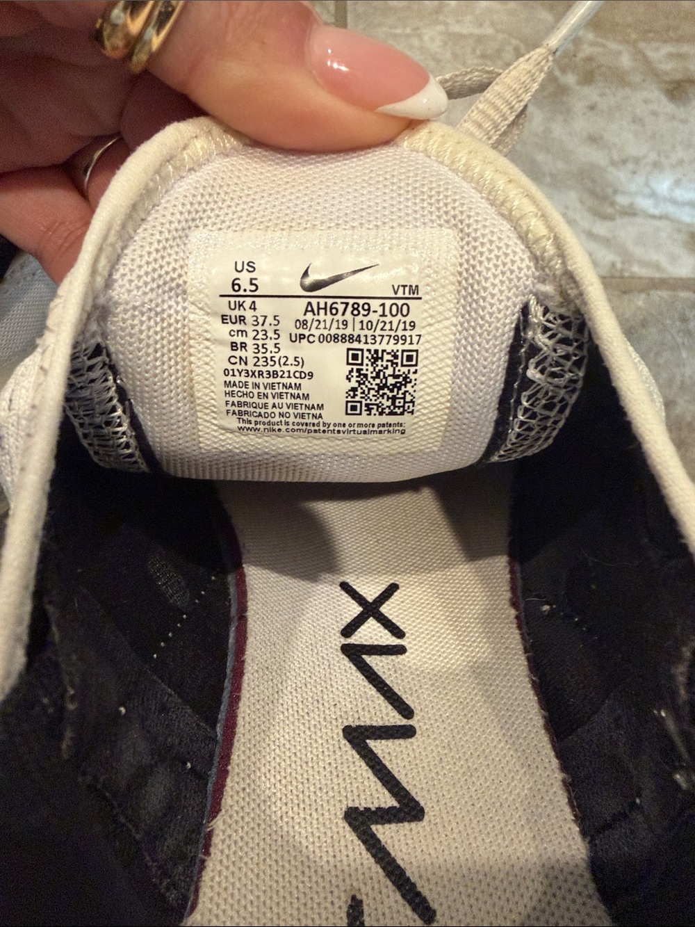 Nike White and Black Air Max 270 Running Shoes - Picture 4 of 4